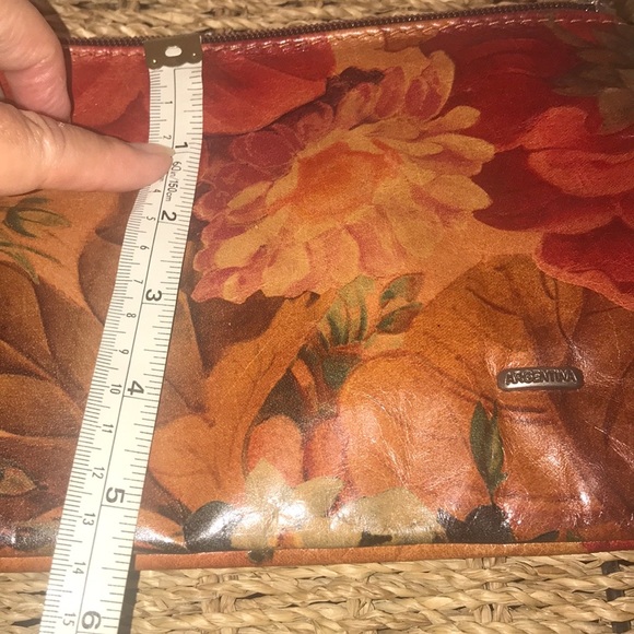 Flower Wristlet - Picture 9 of 9